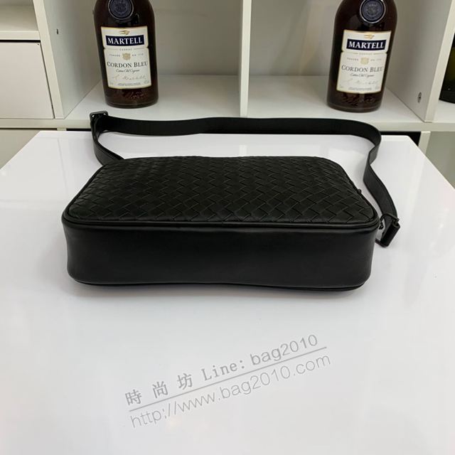 BV男包 16090 寶緹嘉進口原版打蠟小牛皮男士斜跨包 單肩男包  nbq1034